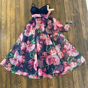 Spaghetti Strap Prom Dress with Flowing Floral Waist Gown Size 6 NWT Navy Blue